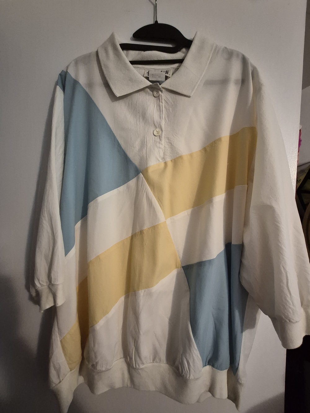 Vintage Colorblock Pullover — White, Pale Blue & Soft Yellow